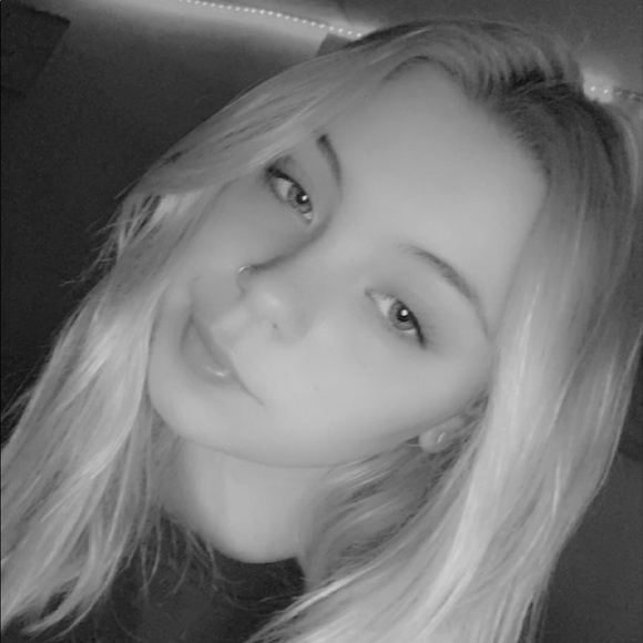 Meet your Posher, Taylor - Picture 1 of 1